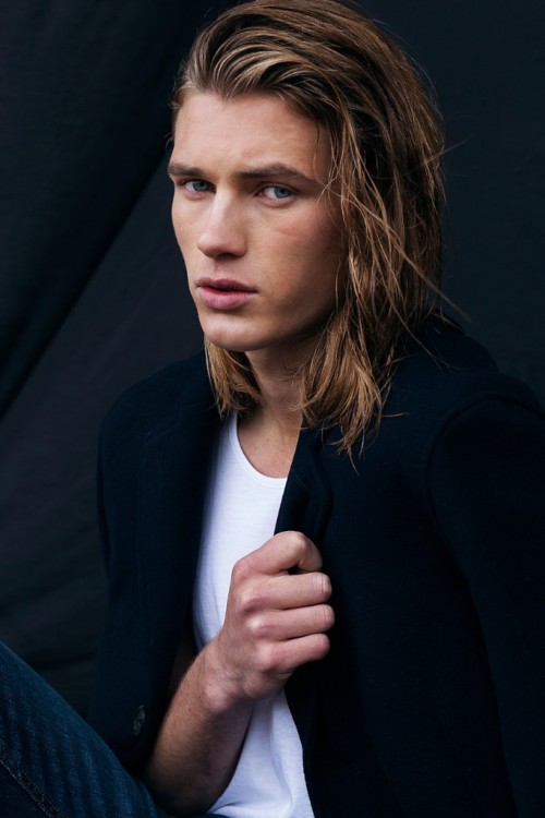 Homem de cabelo 2024 comprido